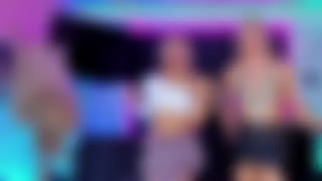 Queens_Wonders_Blonders: διαδικτυακό σόου στην κάμερα