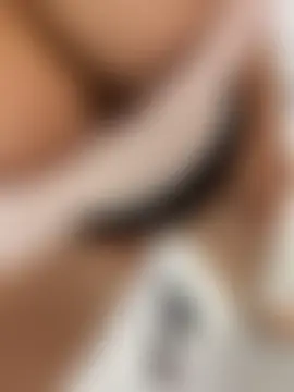 qwe522522's Live Sex Cam Show