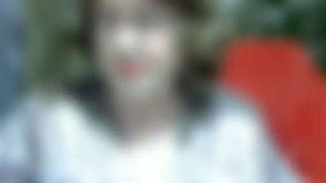 Emma52610 Show in webcam