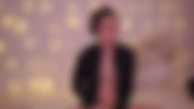 Pertunjukan Kamera Web Monica_Law_