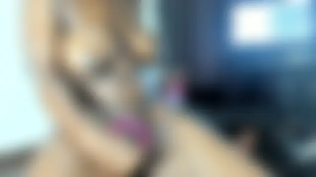 naughty_bigass Show in webcam