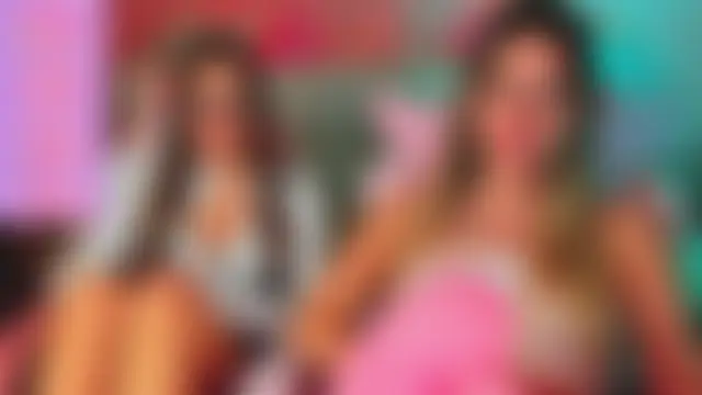 hotty_girls_here's Live XXX Chat