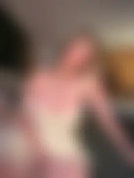 Alirawrz Show in webcam