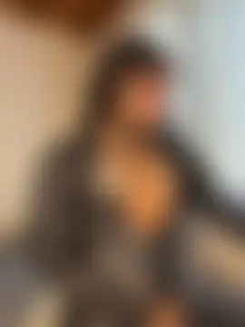 dakota_m: διαδικτυακό σόου στην κάμερα