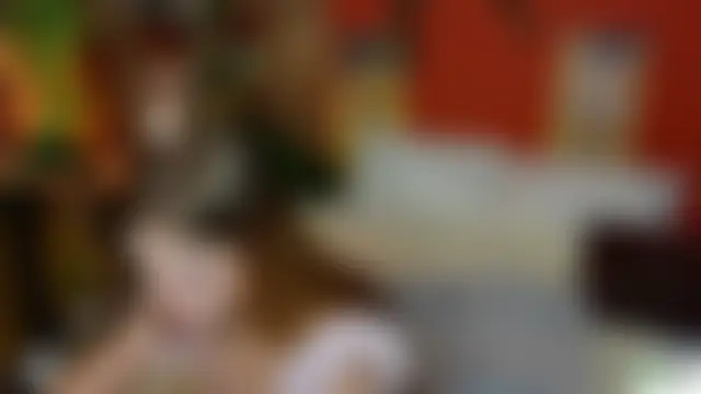 Enji_Rey: διαδικτυακό σόου στην κάμερα