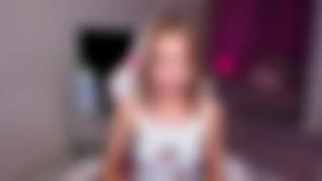 EllaCurtis webcam show