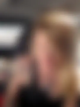 SheIsSomething webkamerás műsora