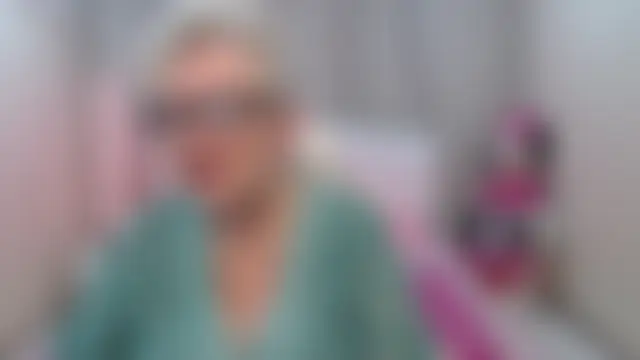 KayleSmoll Show in webcam