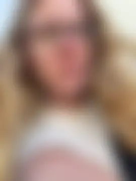 Bikergirl_97: διαδικτυακό σόου στην κάμερα