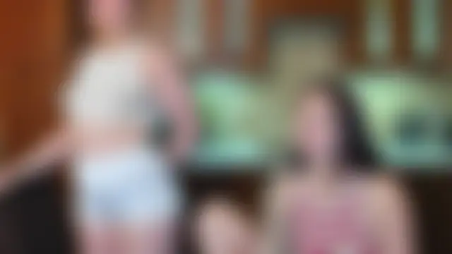 Show modela HotCaramellsTV na web-kameri