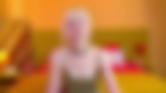 HannahHollis: διαδικτυακό σόου στην κάμερα