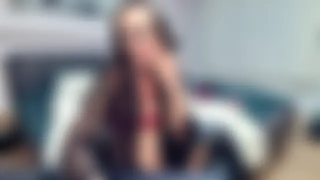 Zora-Enn: διαδικτυακό σόου στην κάμερα