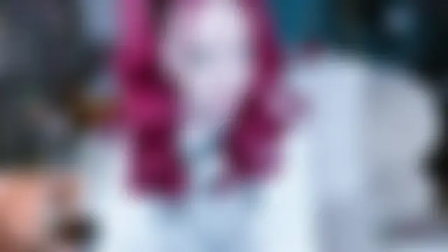 XNuka_Flower_LoverX: διαδικτυακό σόου στην κάμερα