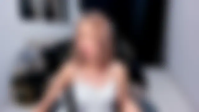 EllaCurtis élő XXX-chatje