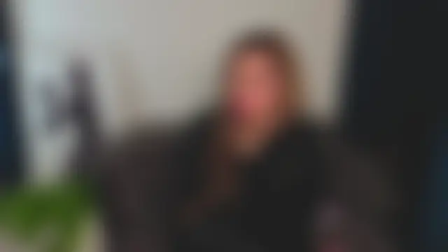 DelenaRines: διαδικτυακό σόου στην κάμερα