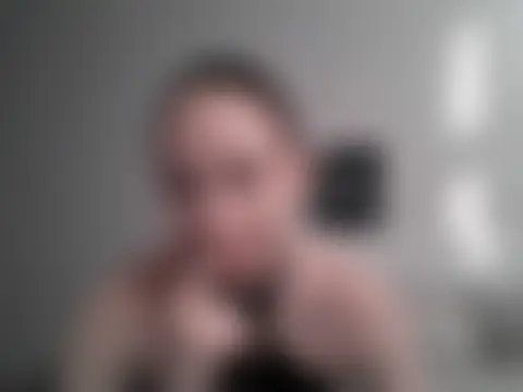 Seks show uživo modela DarkMirel na kameri