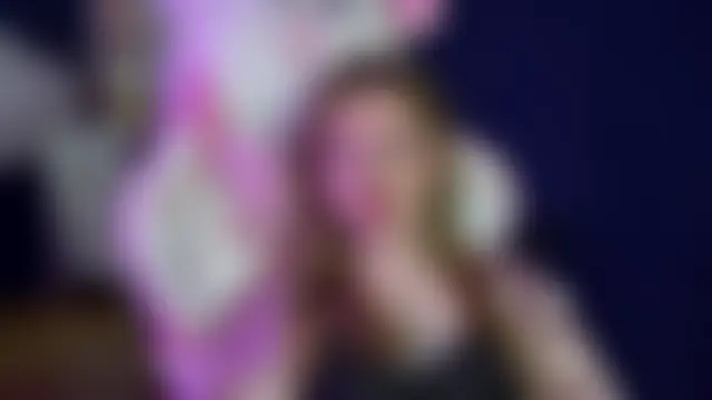 ElinaVale élő XXX-chatje