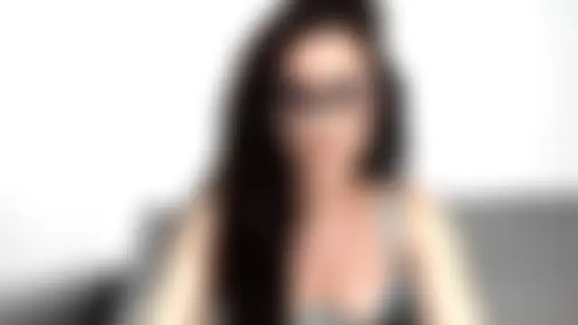 AleeAlice élő XXX-chatje