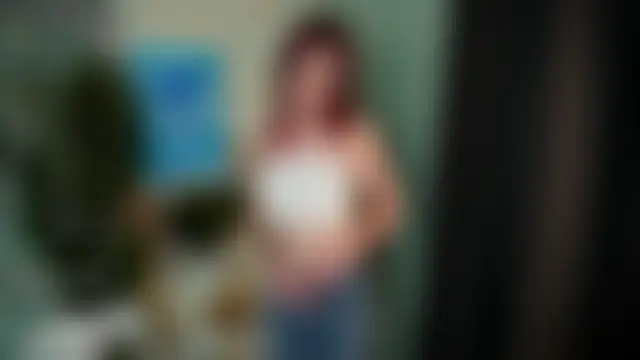 MyrlYosko: διαδικτυακό σόου στην κάμερα