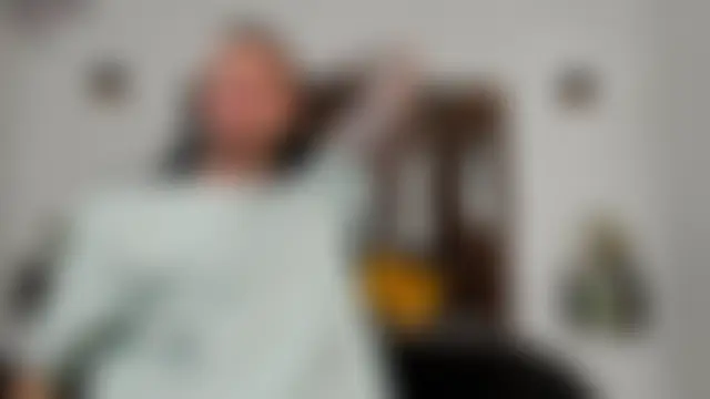 J_king__: διαδικτυακό σόου στην κάμερα