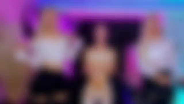 Queens_Wonders_Blonders' Webcam Show