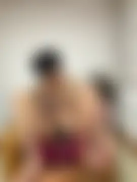 YangYang-8: διαδικτυακό σόου στην κάμερα