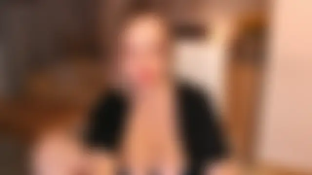 Tilly_Eliot Show in webcam