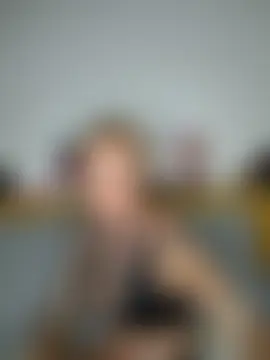 Sarah-Daniels: διαδικτυακό σόου στην κάμερα