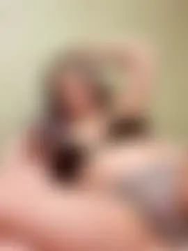 keeeessyyy: διαδικτυακό σόου στην κάμερα