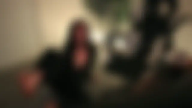 mira_mmira: διαδικτυακό σόου στην κάμερα