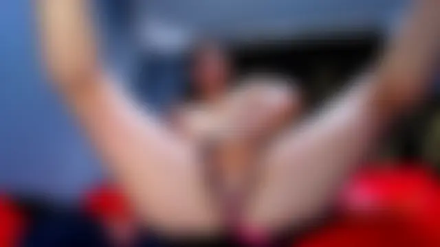 Noielya_Shot Show in webcam