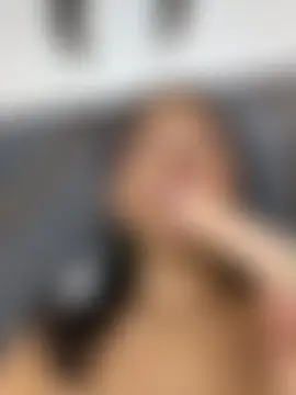 kim_lilithh: διαδικτυακό σόου στην κάμερα