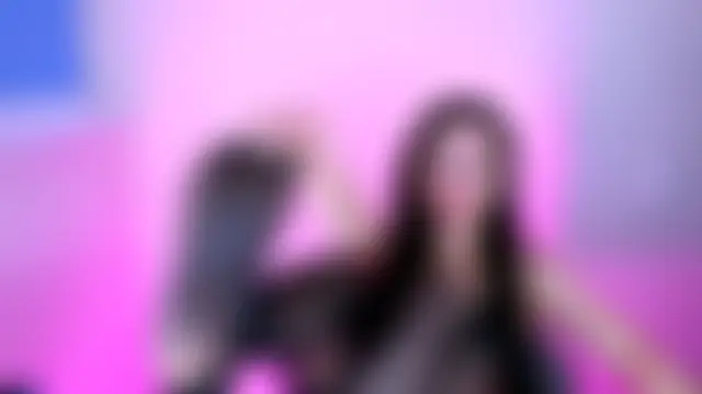 Show modela EmiliEliott na web-kameri