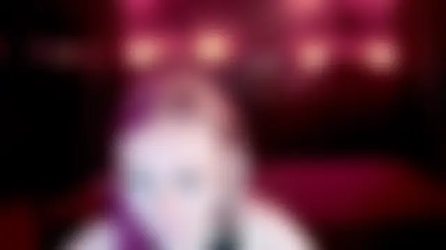 DramaQuenns Show in webcam