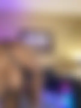 Show modela TikaMoon na web-kameri