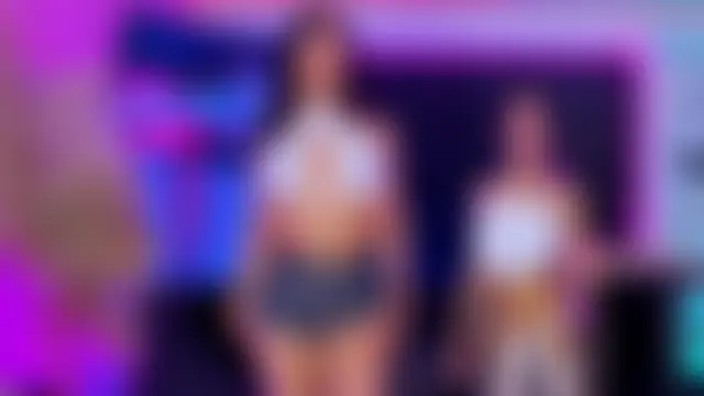 Queens_Wonders_Blondersn Webbikameraesitys