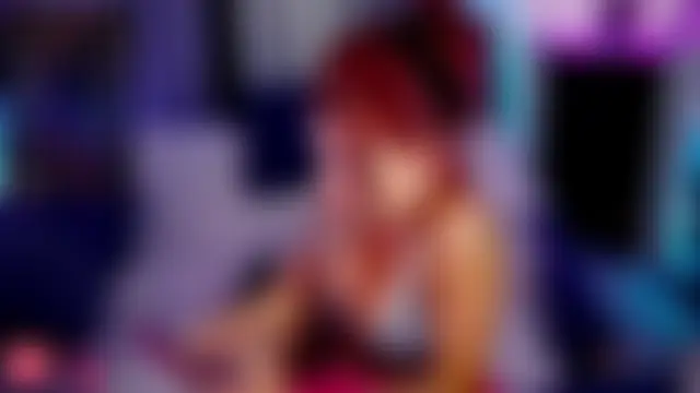 miss-adixia: διαδικτυακό σόου στην κάμερα