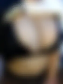 Show modela Adiba_2 na web-kameri