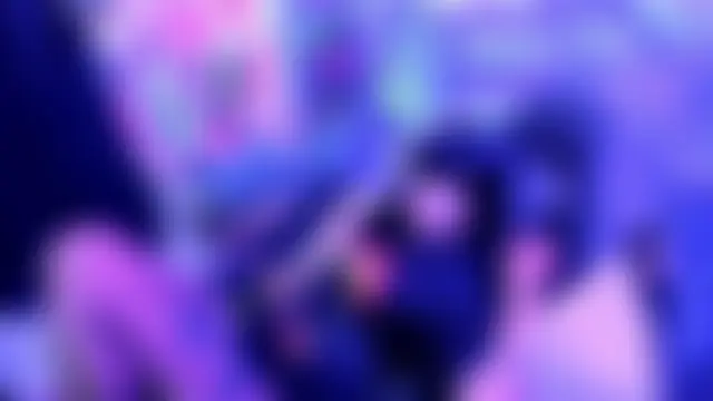 chaymae_nah_: διαδικτυακό σόου στην κάμερα