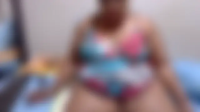 Show modela MatureBootyBabe4Uxx na web-kameri