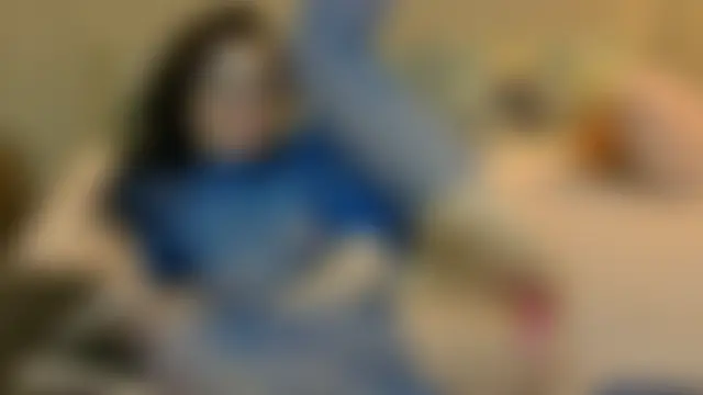 EllieWest Show in webcam