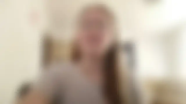 AnikaLipps: διαδικτυακό σόου στην κάμερα