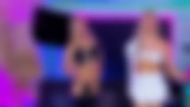 Queens_Wonders_Blonders: διαδικτυακό σόου στην κάμερα