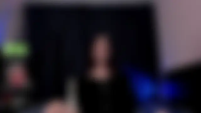 Lee_Loo: διαδικτυακό σόου στην κάμερα