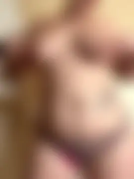 sluttyskyeee's Live Sex Cam Show
