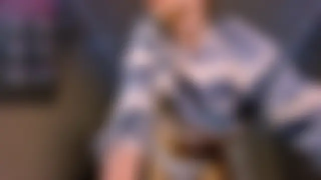 Mikaella_Nicole: διαδικτυακό σόου στην κάμερα
