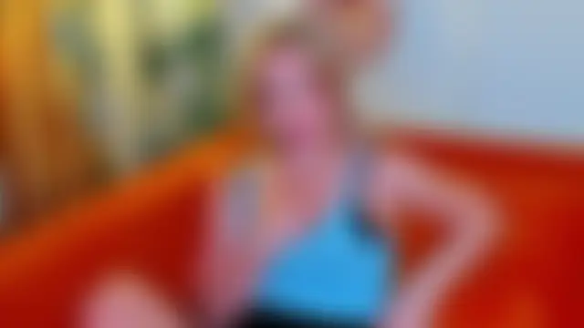 ElaraVoltage webkamerás műsora