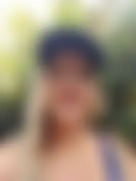 Monita_Med Pertunjukan Webcam