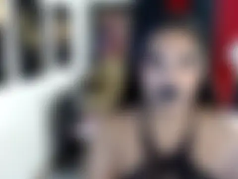 Show modela TSbrianaHugeCock na web-kameri