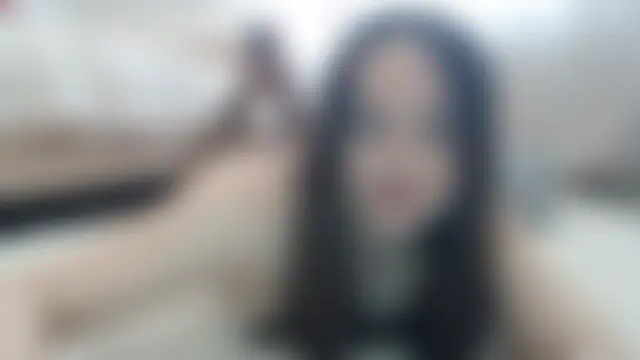 Luxuriouss_s Adlı Modelin Canlı XXX Sohbeti